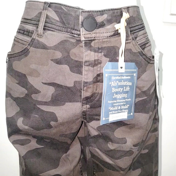 Democracy Women's Ab Solution Jegging - Picture 8 of 16